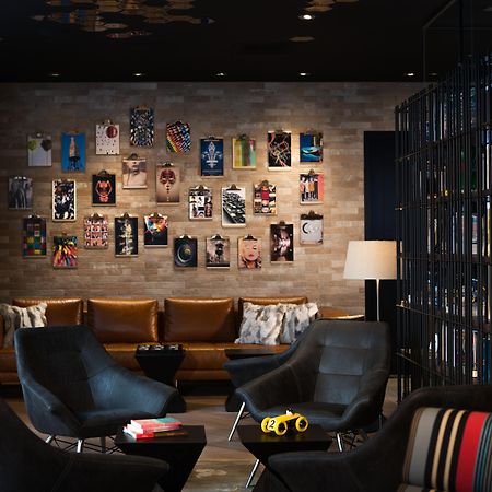 Renaissance Montreal Downtown Hotel Экстерьер фото