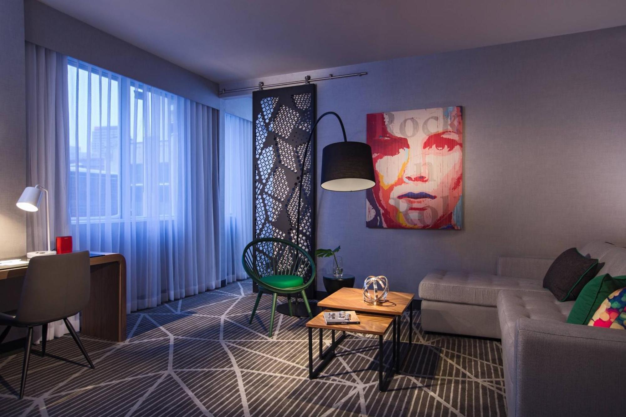 Renaissance Montreal Downtown Hotel Экстерьер фото