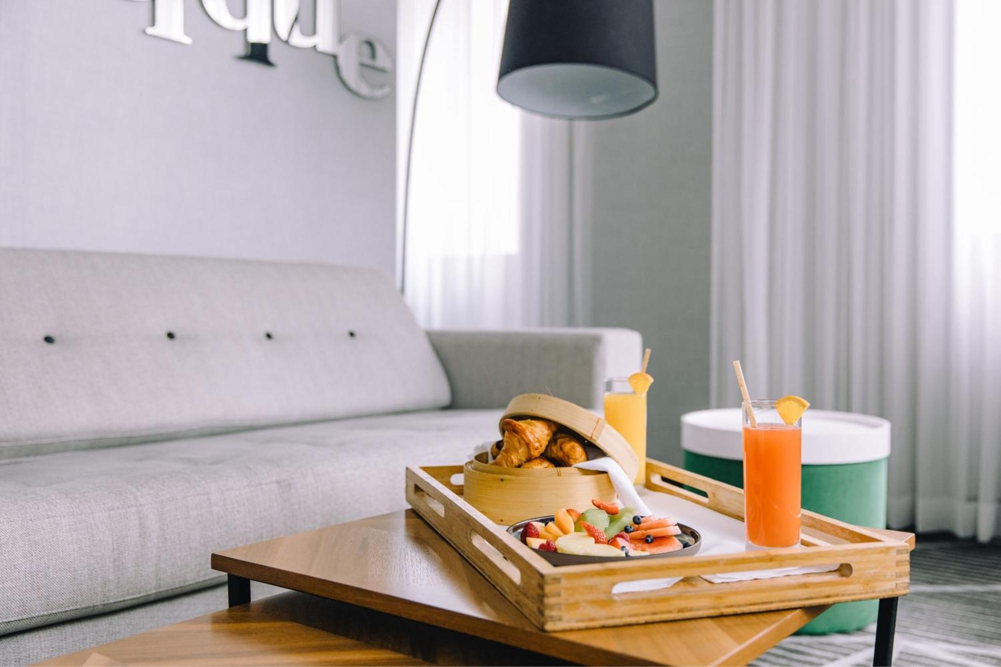 Renaissance Montreal Downtown Hotel Экстерьер фото