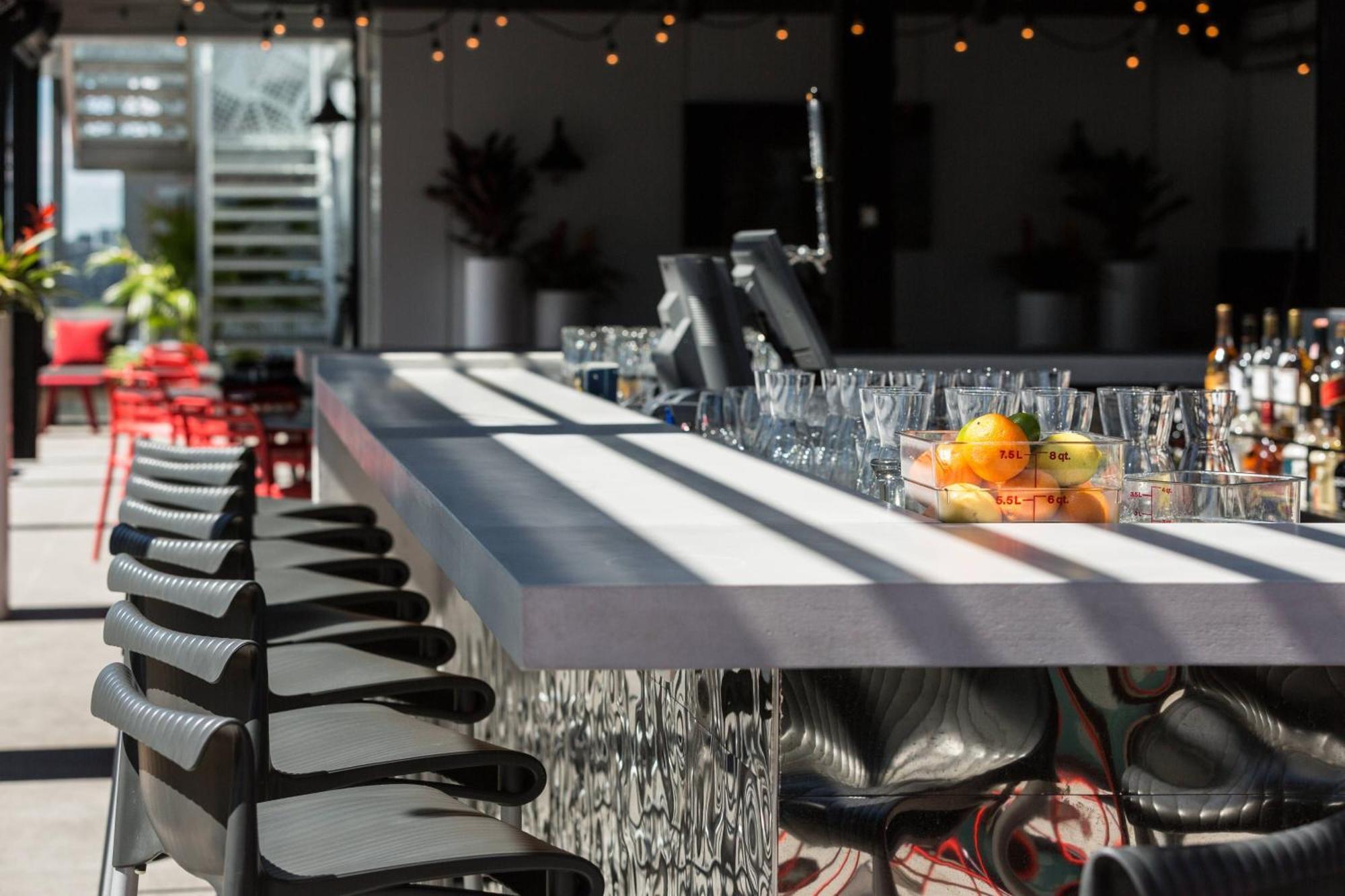 Renaissance Montreal Downtown Hotel Экстерьер фото