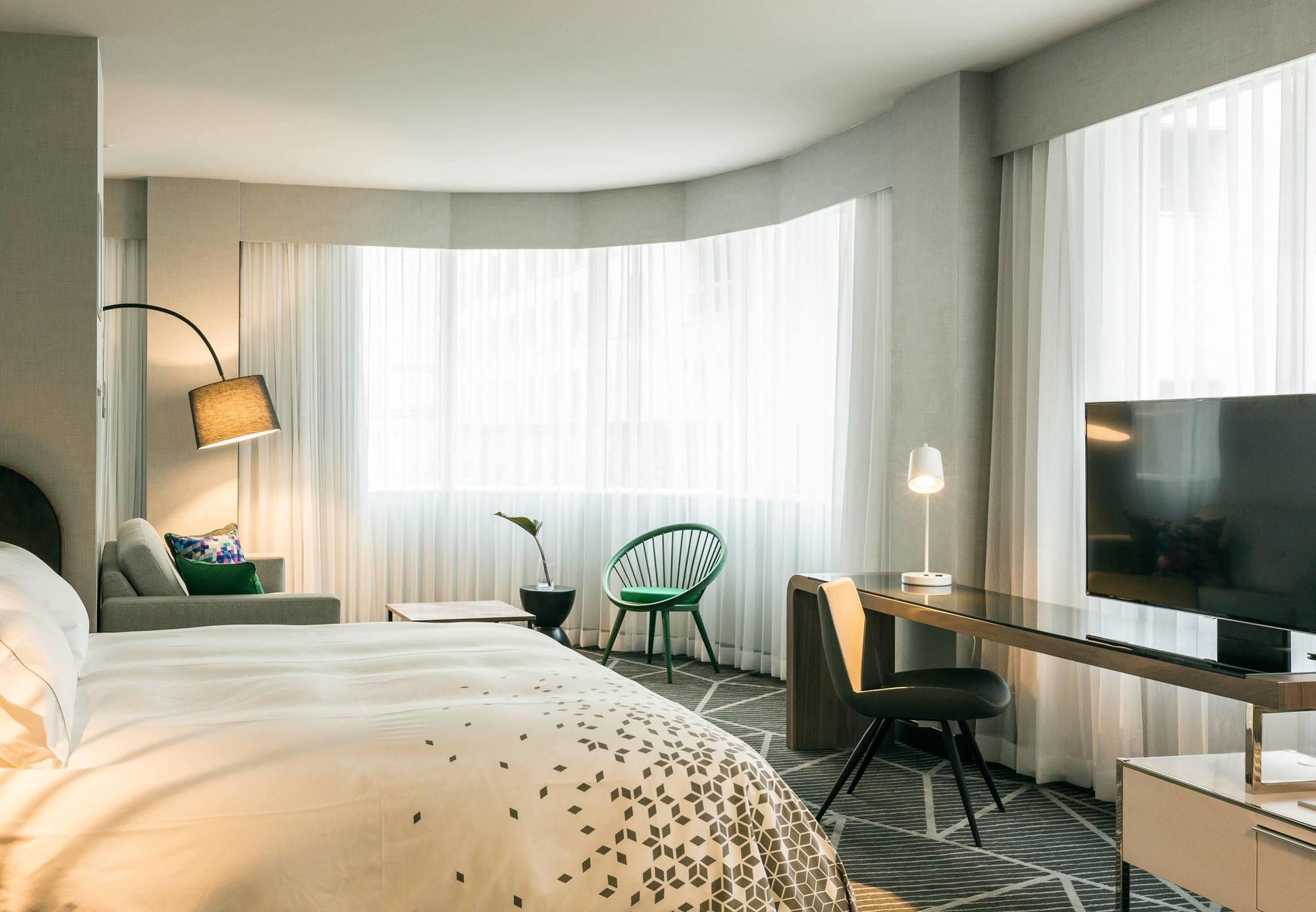 Renaissance Montreal Downtown Hotel Экстерьер фото